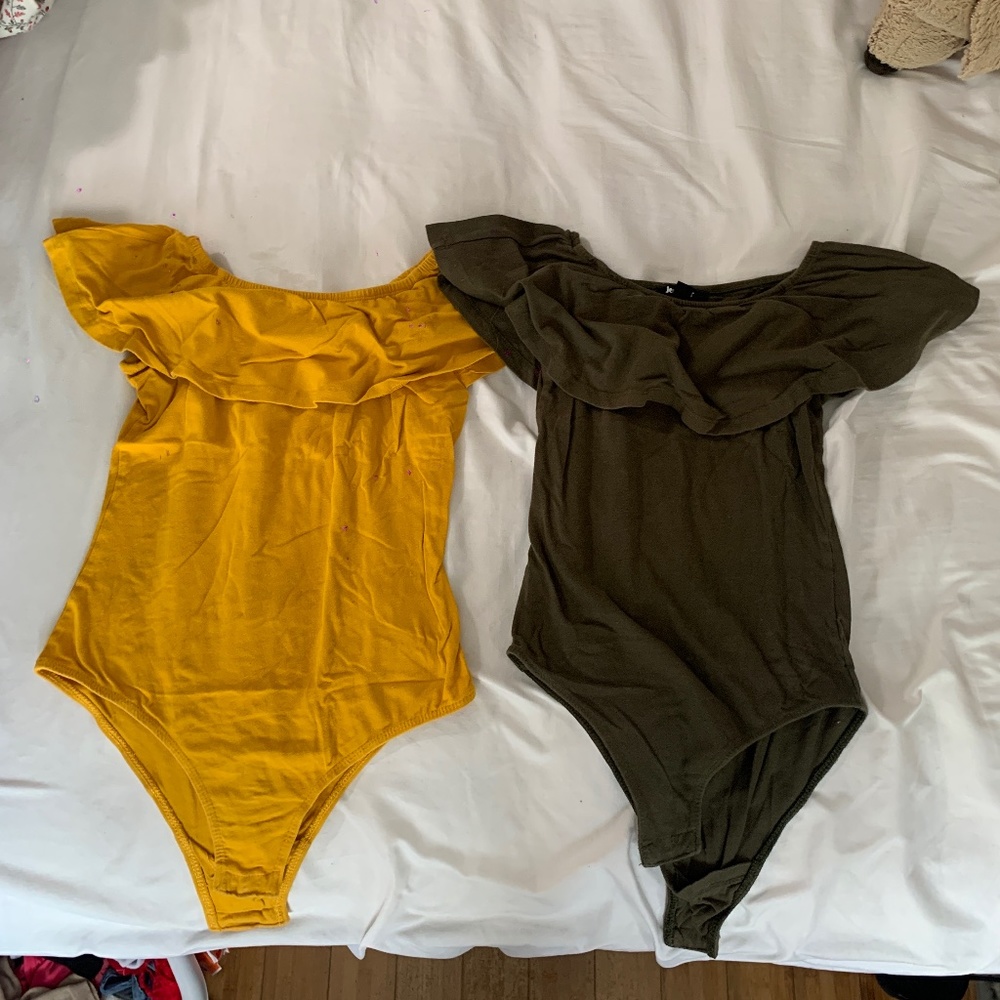 Set of two bodysuits